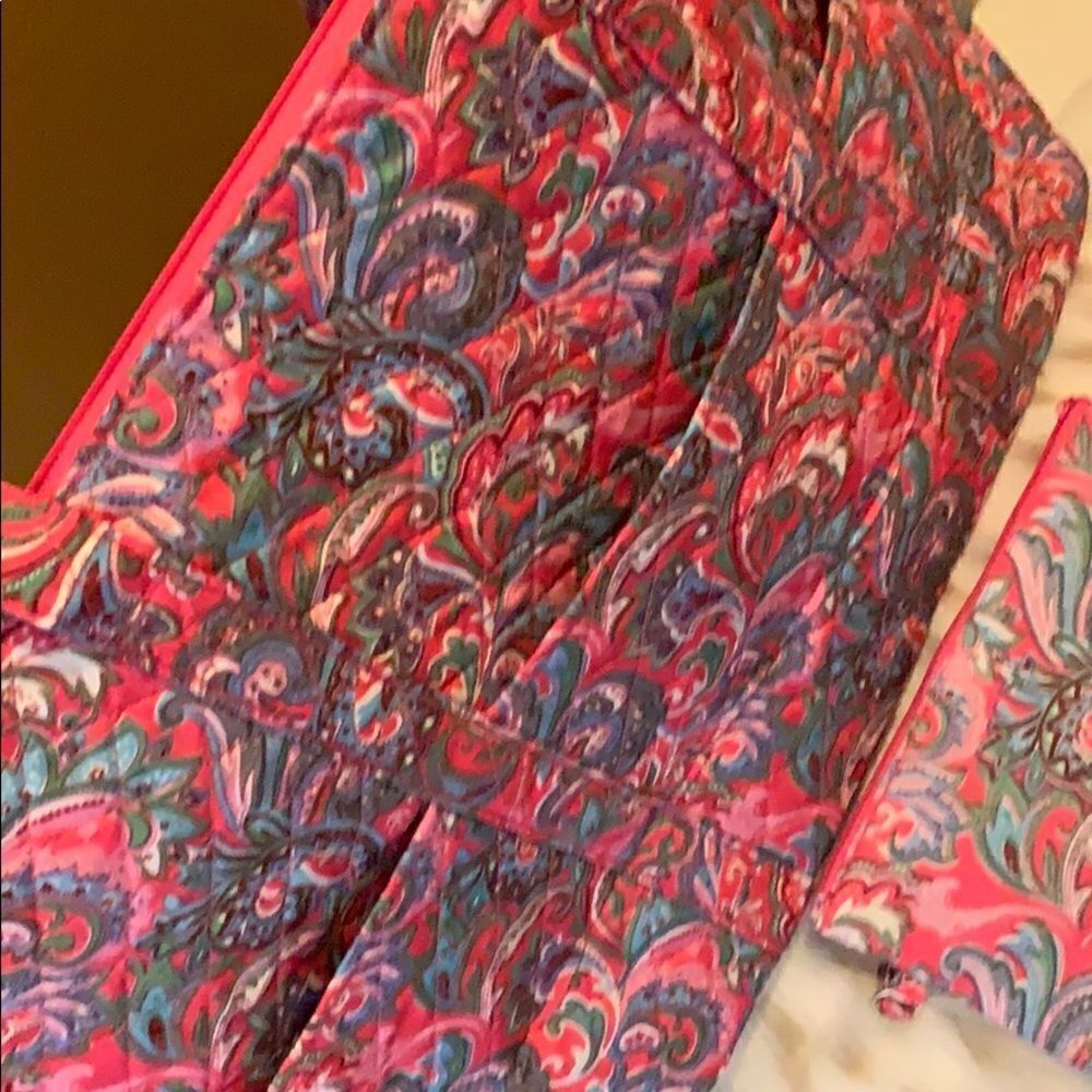 Beautiful Quilted Paisley Tote and wristlet - Picture 5 of 7